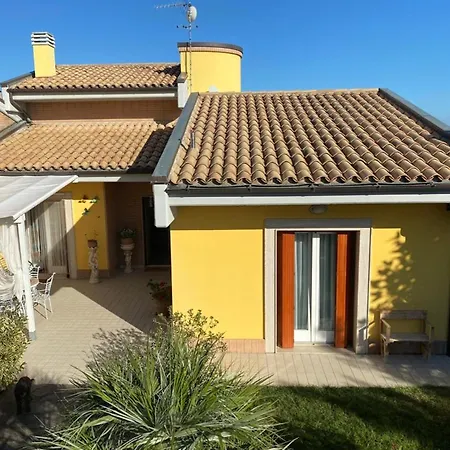 Villa Gialla לינה וארוחת בוקר *