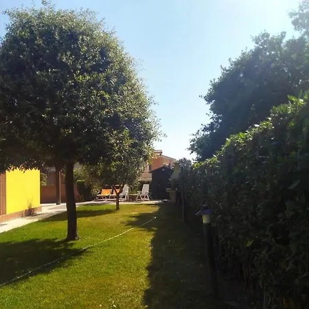 Villa Gialla Nocleg ze śniadaniem *